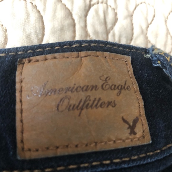 American Eagle dark blue stretchy jean shorts size 8- like new condition - Picture 5 of 6